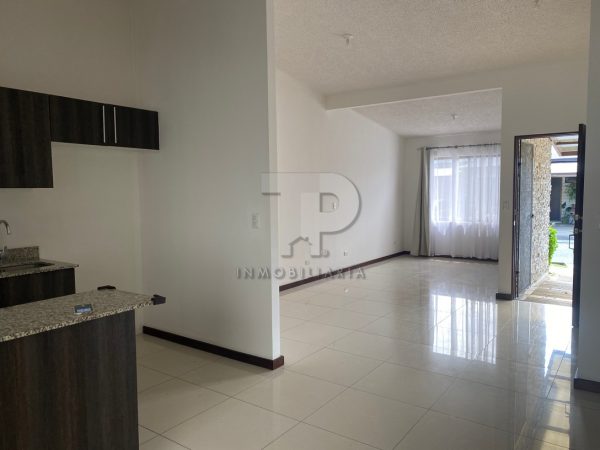 Casa de Alquiler de Una Planta en San Pablo de Heredia JC84