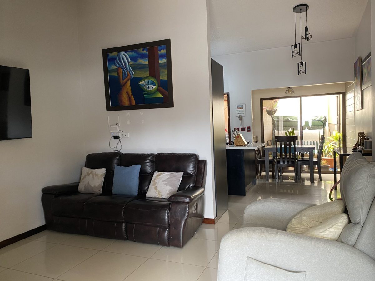 Rebajada! Casa en San Pablo de Heredia con Acabados Modernos JC80