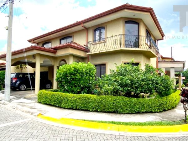 Casa en Mercedes Norte de Heredia. ZSP6