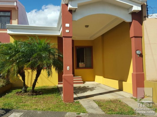 Casa de Una Planta en San Pablo de Heredia JC75