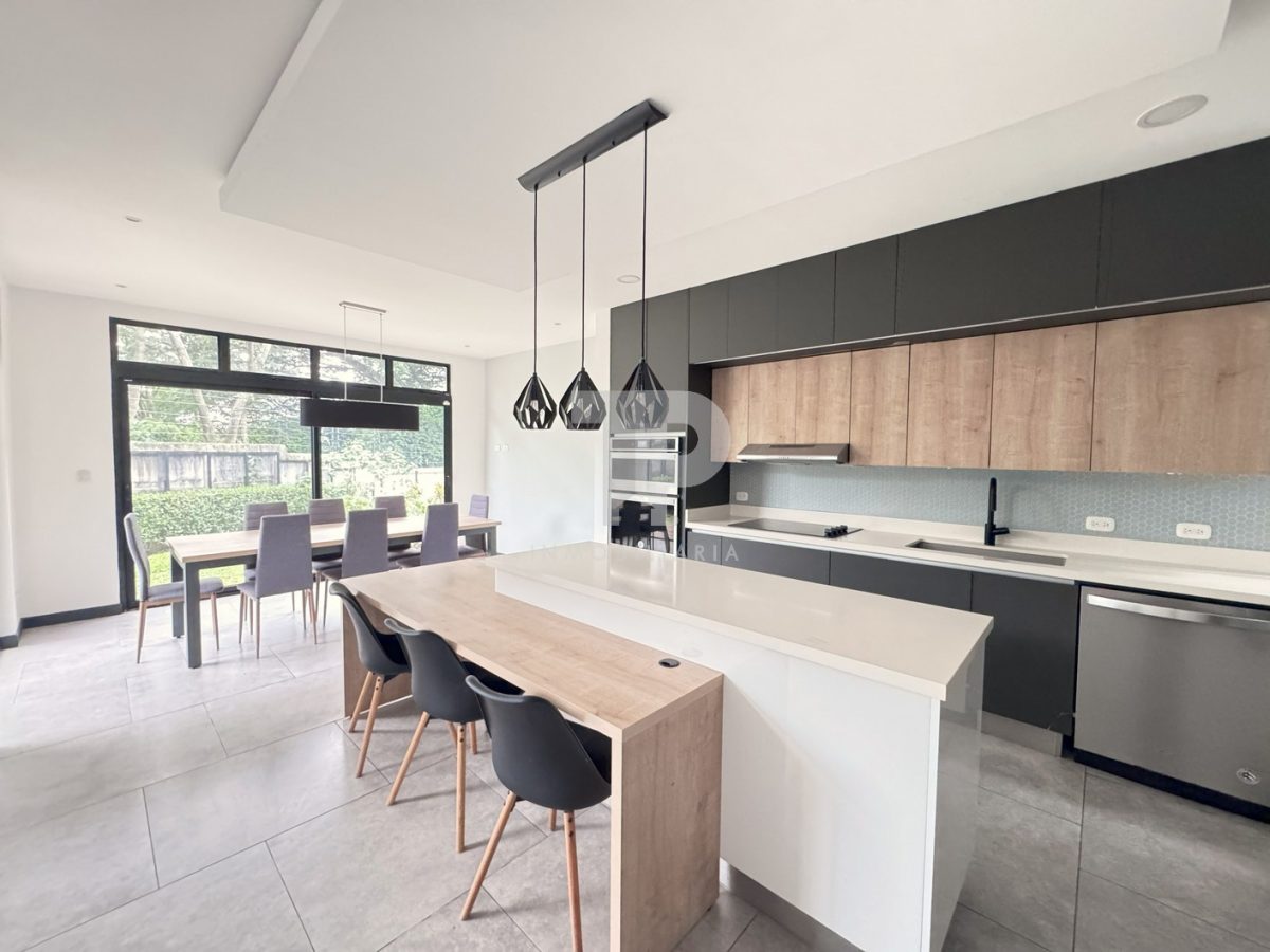 Casa Contemporánea en Condominio Tierras de Café-Heredia. JRC425