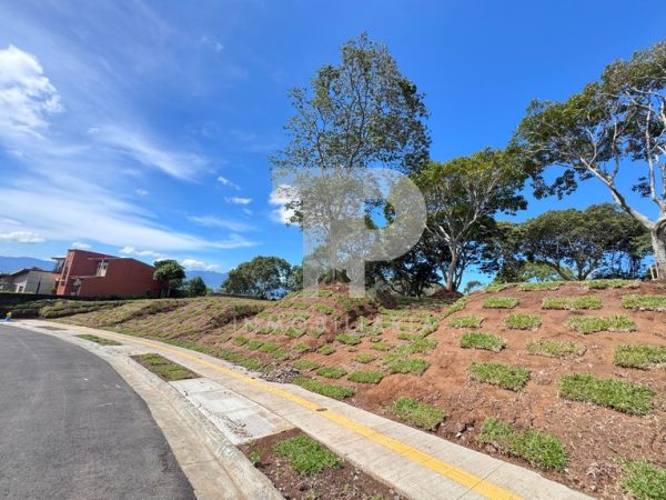 Lotes en San José de la Montaña-Barva. JRC41