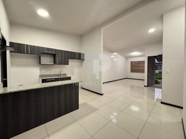 Casa en Condominio en San Francisco de Heredia. JRC120