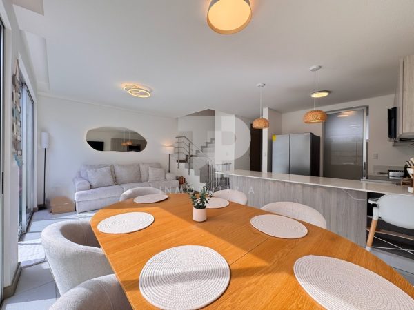 Casa Amueblada como nueva en Condominio Blue Cariari-Heredia. JRC245