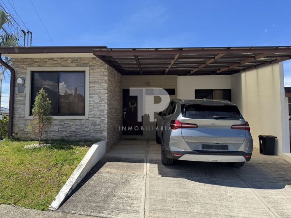 Casa en Condominio en Heredia. JRC1100