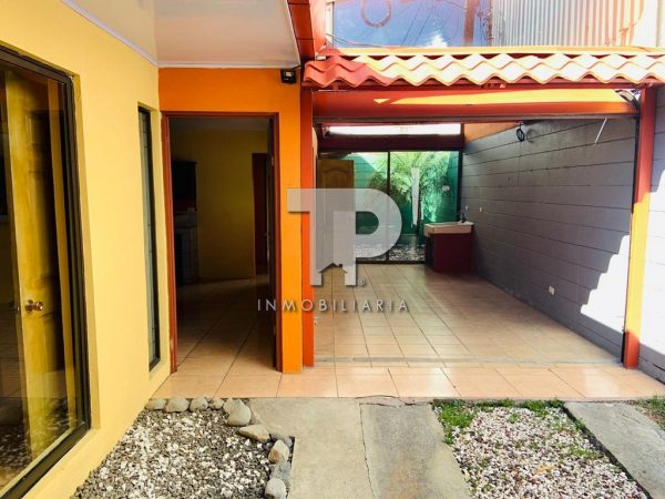Casa-Apartamento de Una Planta en Heredia- Cerca del Estadio JC63